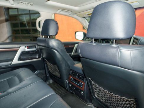 Used 2017 Toyota Land Cruiser image 21