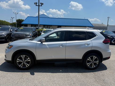 Used 2019 Nissan Rogue SV w/ Premium Package AWD/4WD image 3