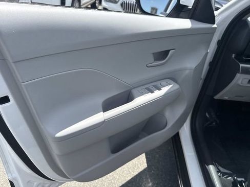Certified 2024 Hyundai Kona SEL AWD/4WD image 16
