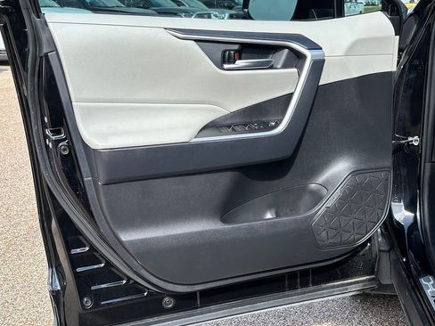 Used 2025 Toyota RAV4 XLE FWD image 26
