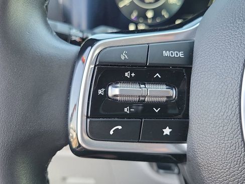 Used 2024 Kia Carnival SX image 5