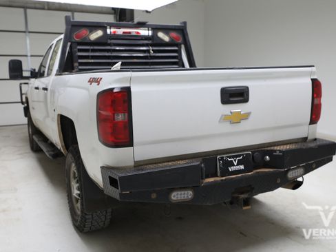 Used 2019 Chevrolet Silverado 2500 W/T w/ Snow Plow Prep Package AWD/4WD image 2