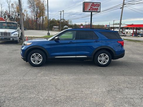 Used 2022 Ford Explorer XLT w/ Equipment Group 202A image 3