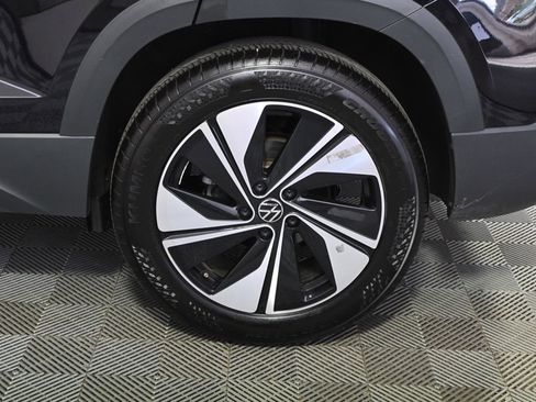 Used 2025 Volkswagen Taos SE AWD/4WD image 20