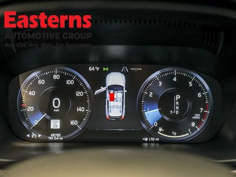 Used 2019 Volvo XC60 T5 Momentum w/ Multimedia Package image 21