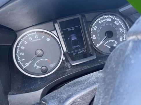 Used 2017 Toyota Tacoma TRD Sport image 11