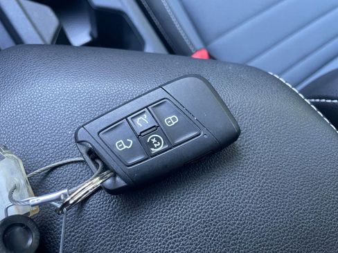 Used 2025 Volkswagen Jetta SE image 18