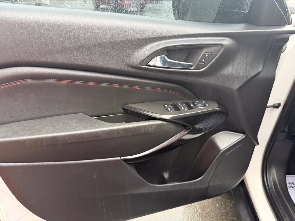 Used 2024 Chevrolet Trax RS w/ Sunroof Package FWD image 13