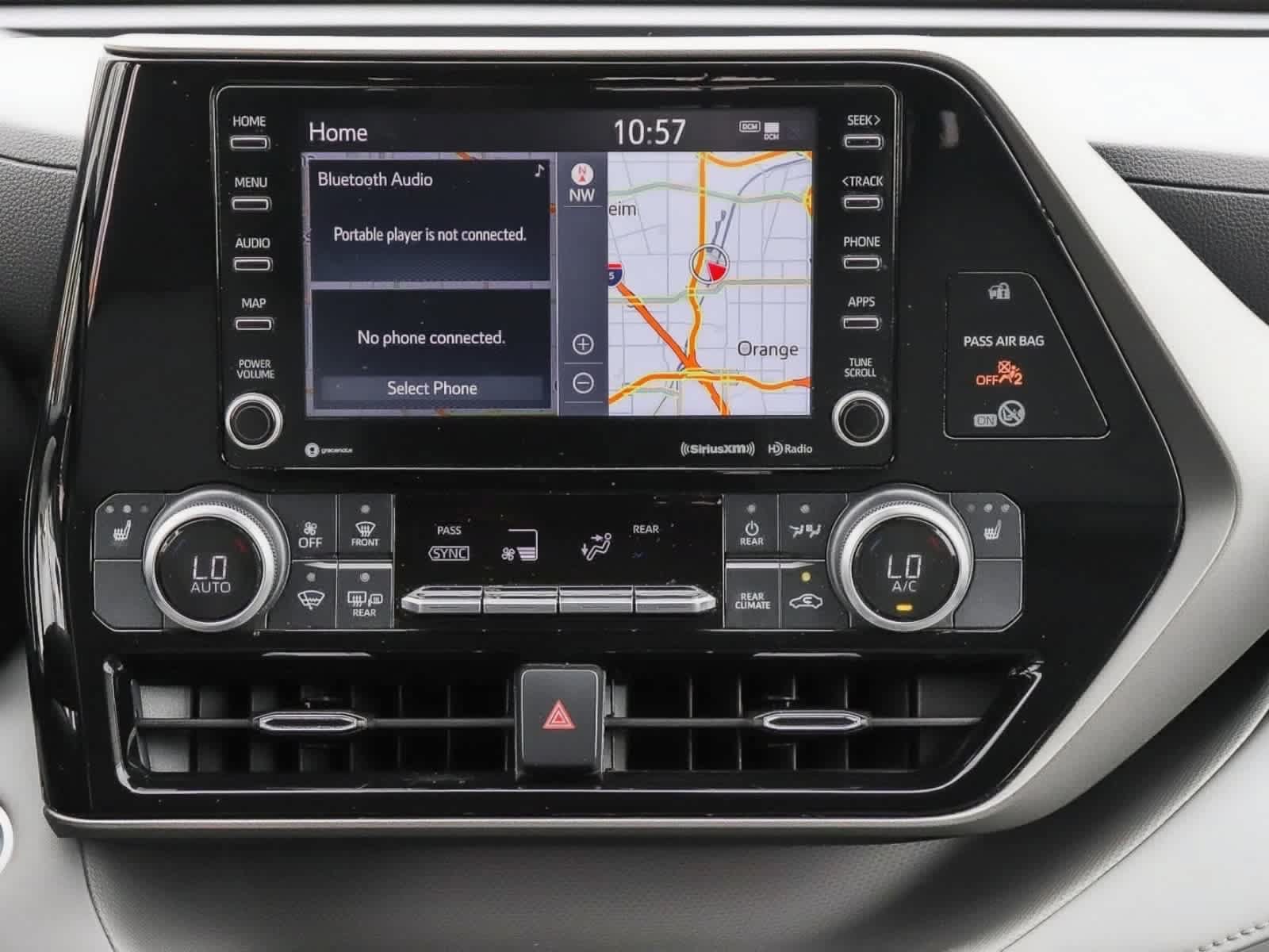 Used 2021 Toyota Highlander XLE AWD/4WD image 18