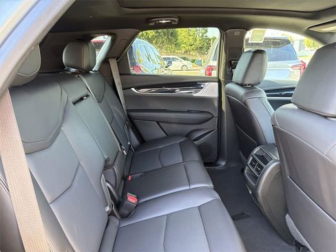 Used 2025 Cadillac XT5 Premium Luxury image 32