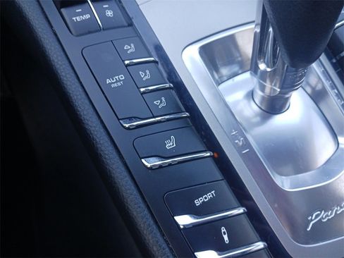 Used 2013 Porsche Panamera S image 25