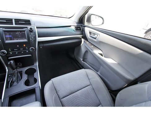 Used 2015 Toyota Camry SE FWD image 10