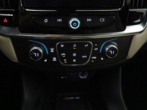 Certified 2023 Chevrolet Traverse LT AWD/4WD image 25