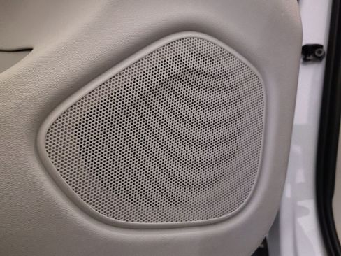 Used 2018 Volvo XC60 T5 Momentum w/ Vision Package image 20