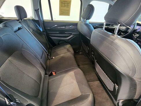 Used 2023 Jeep Grand Cherokee Laredo AWD/4WD image 35