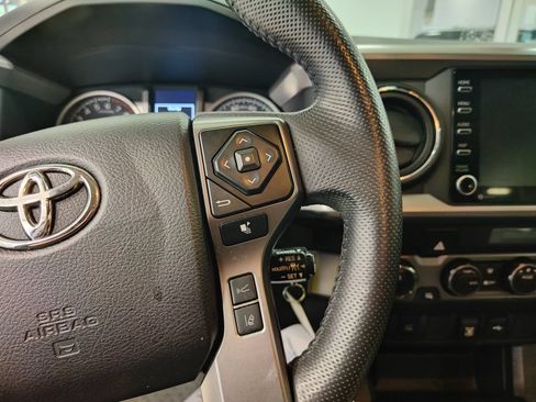Used 2021 Toyota Tacoma SR5 AWD/4WD image 12