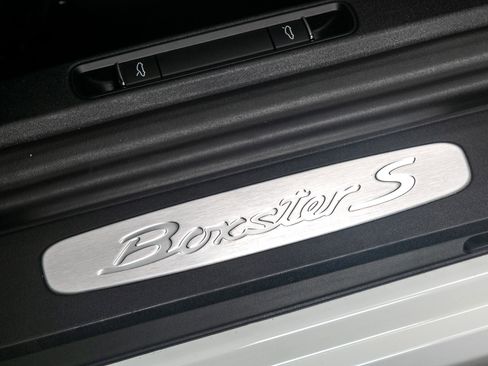 Used 2018 Porsche 718 Boxster S image 22