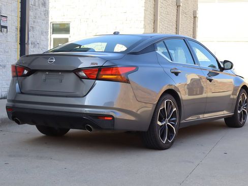 Used 2025 Nissan Altima 2.5 SR FWD image 3