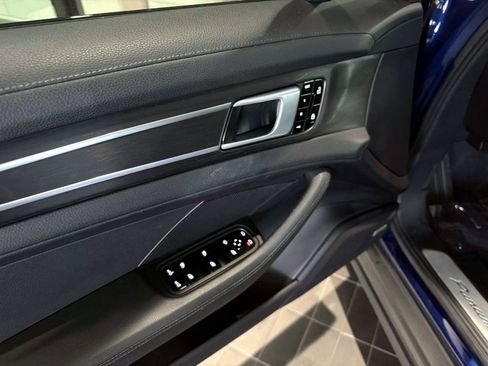 Used 2020 Porsche Panamera image 16
