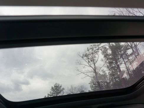 Used 2023 Volvo XC40 B4 Ultimate w/ Climate Package image 14