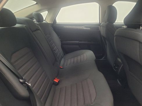 Used 2020 Ford Fusion SE FWD image 19