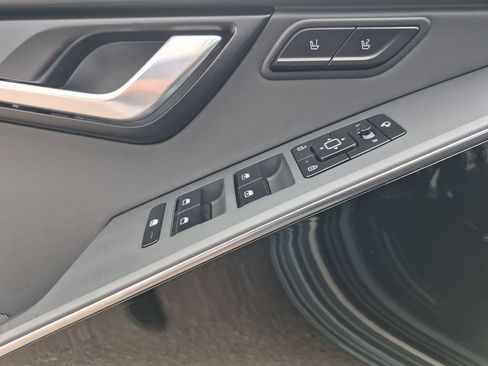 Certified 2024 Kia Niro Wave FWD image 9
