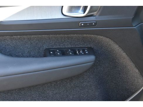 Certified 2025 Volvo XC40 B5 Core w/ Protection Package Premier image 27