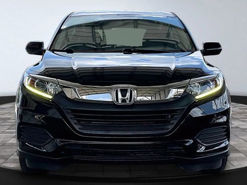 Used 2019 Honda HR-V LX image 2