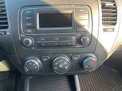 Used 2016 Kia Forte LX image 10