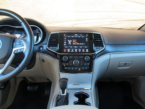 Used 2020 Jeep Grand Cherokee Overland w/ Interior Metal Package AWD/4WD image 22