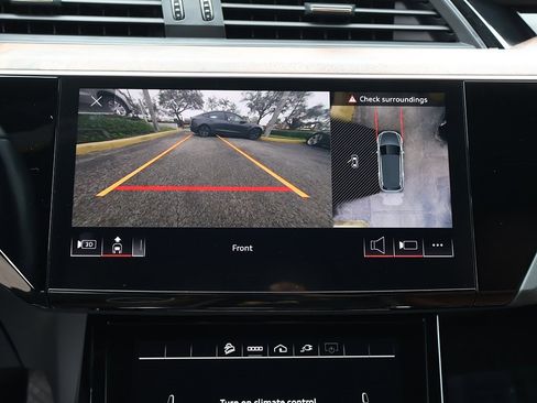 Used 2022 Audi e-tron Premium Plus w/ Premium Plus Package image 54