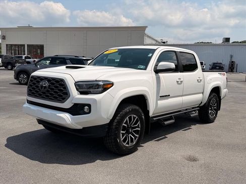Used 2023 Toyota Tacoma TRD Sport AWD/4WD image 9