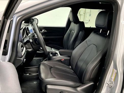 New 2026 Chrysler Voyager LX image 24