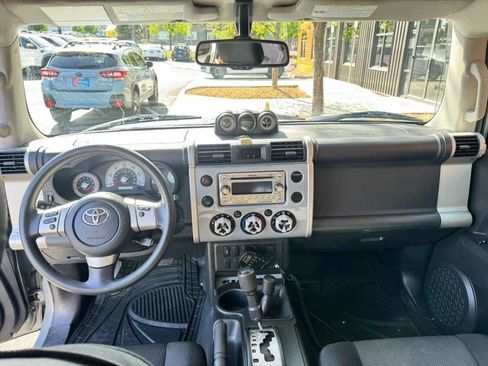 Used 2014 Toyota FJ Cruiser 4WD w/ Convenience Package image 13