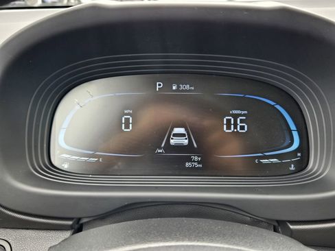 Certified 2025 Hyundai Venue SE image 22