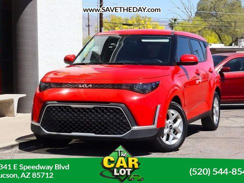 Used 2024 Kia Soul LX w/ Option Group 015 FWD image 1