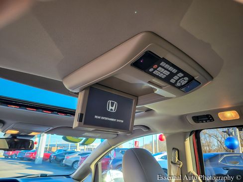 Used 2015 Honda Odyssey Touring Elite image 12