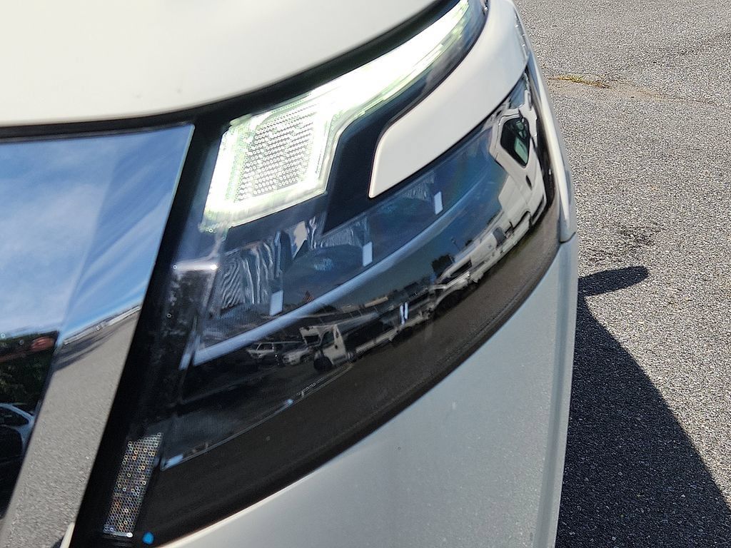 Used 2023 Nissan Pathfinder SV w/ SV Premium Package AWD/4WD image 9