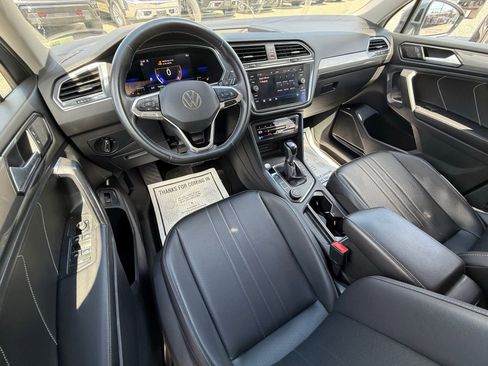 Used 2022 Volkswagen Tiguan SE AWD/4WD image 16
