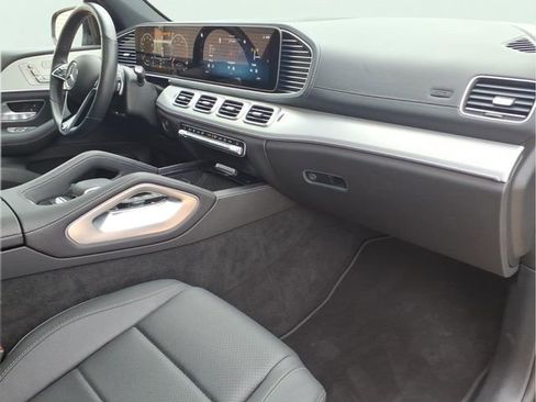 Used 2025 Mercedes-Benz GLS 450 4MATIC image 24