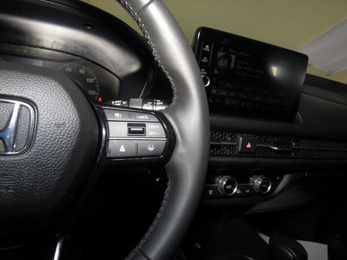 Certified 2024 Honda HR-V EX-L image 6