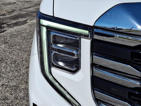 Used 2023 GMC Sierra 1500 SLT w/ SLT Premium Package AWD/4WD image 8