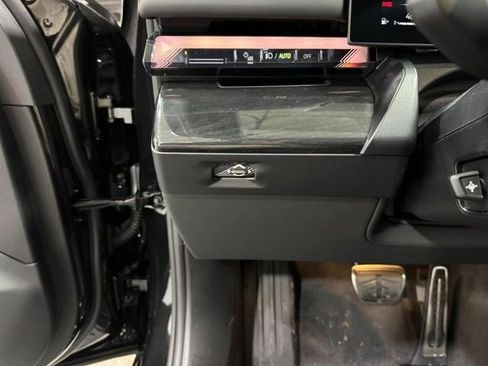 New 2026 BMW 530i xDrive w/ M Sport Package AWD/4WD image 30