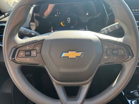 Used 2025 Chevrolet Trax LT image 25