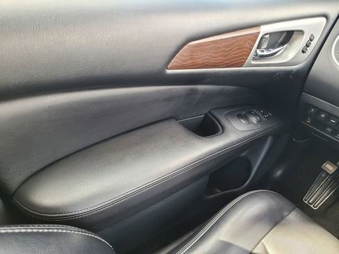 Used 2020 Nissan Pathfinder Platinum image 34