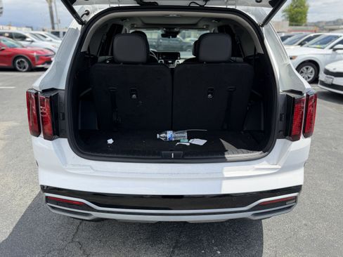 Certified 2022 Kia Sorento EX w/ Panoramic Sunroof Package FWD image 8