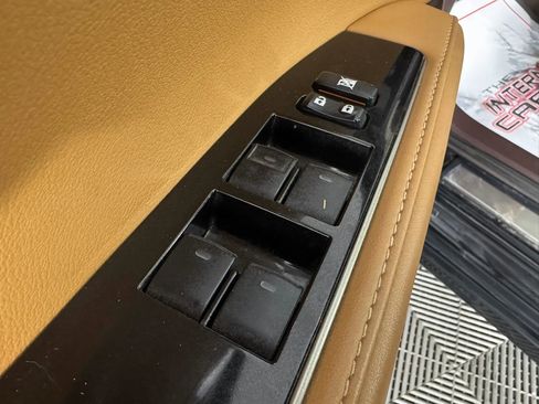Used 2016 Lexus ES 350 w/ Luxury Package w/Wood Trim FWD image 31