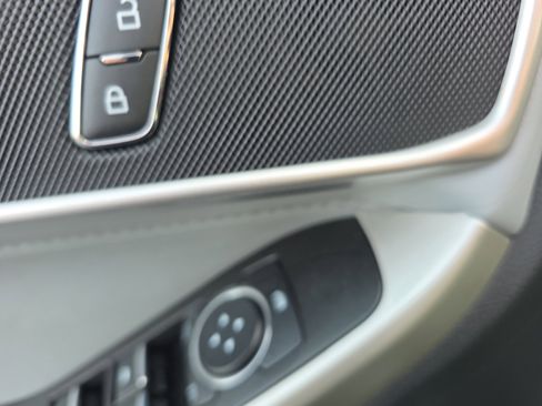 Used 2022 Ford Explorer XLT w/ Equipment Group 202A image 18