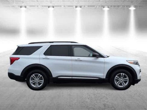 Used 2023 Ford Explorer XLT w/ Equipment Group 202A AWD/4WD image 9