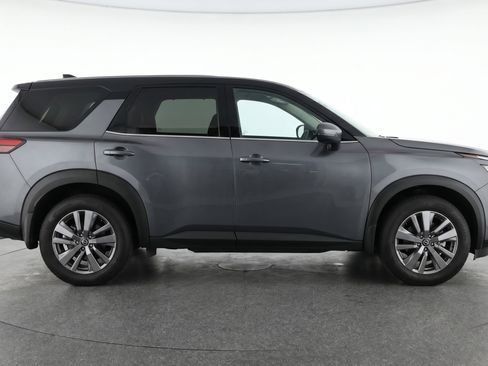 Used 2025 Nissan Pathfinder SV FWD image 11